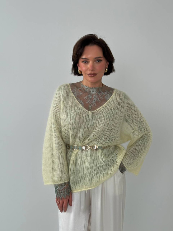 Джемпер-павутинка з V-подібним вирізом