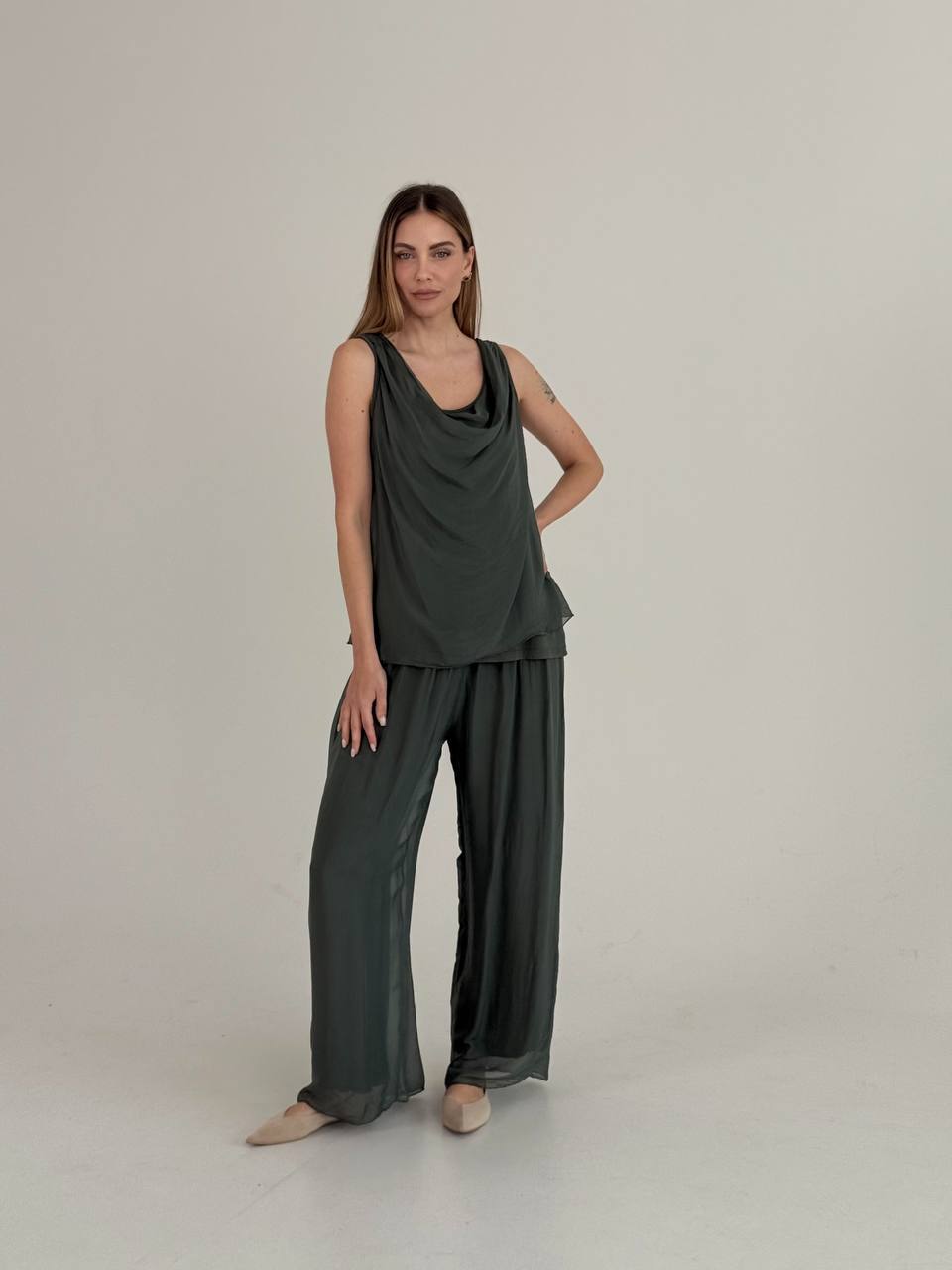 Шовковистий топ KHAKI