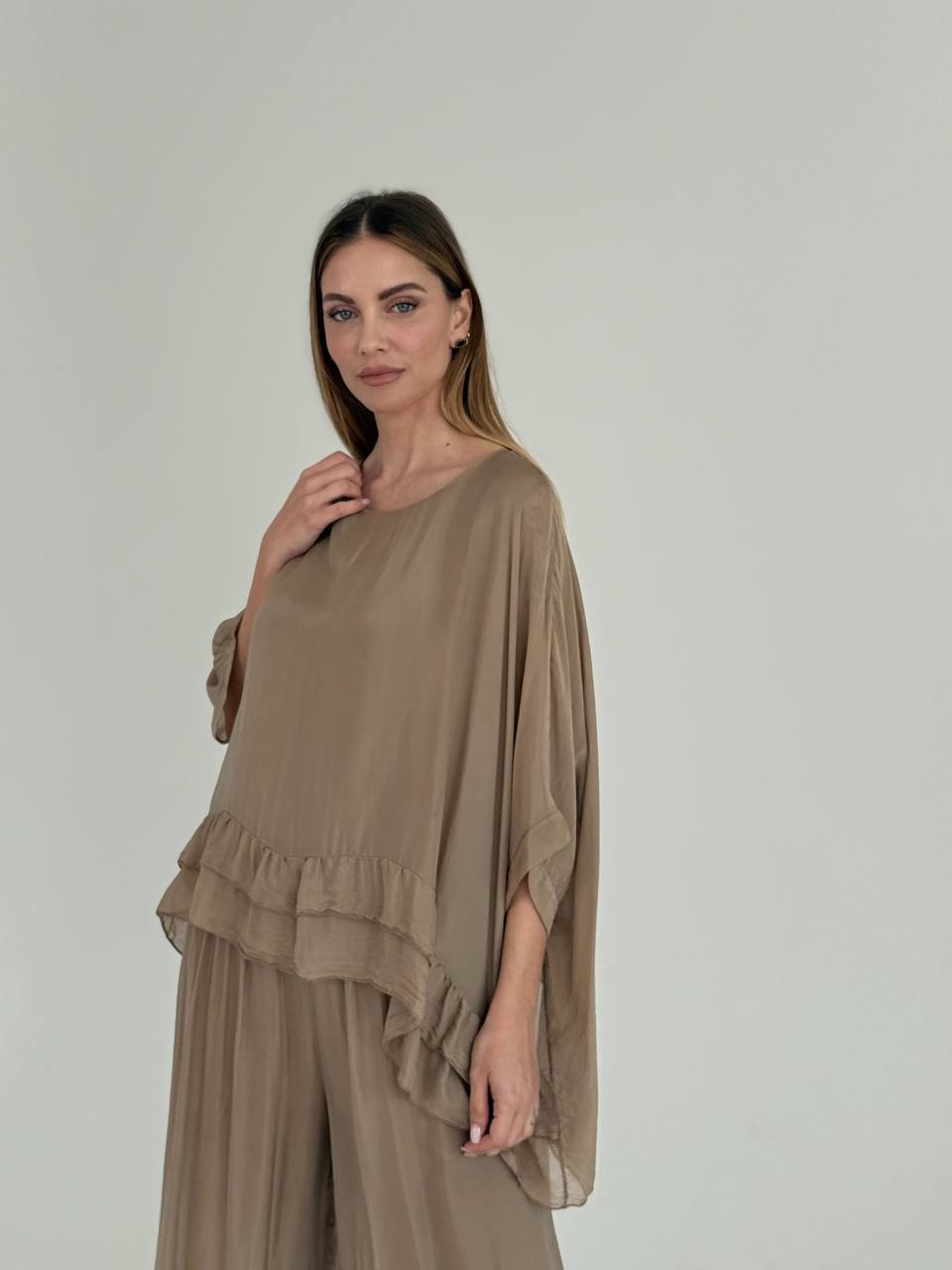 Блуза з воланами CAMEL